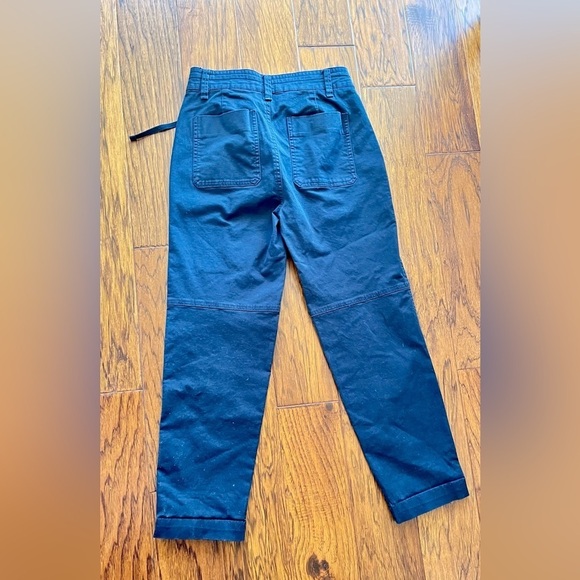 Vince Women's Cropped Black Pants. Size 2. - Picture 5 of 5